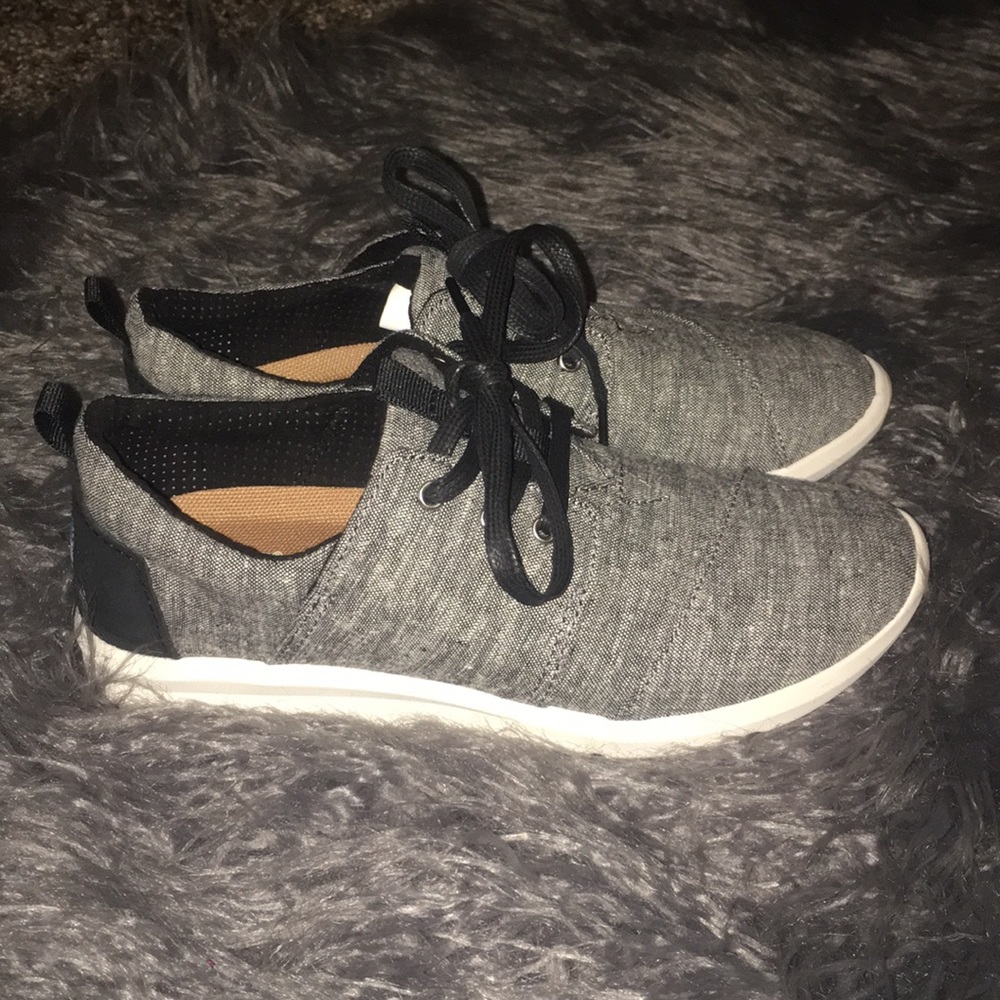 Toms tennis shoes
